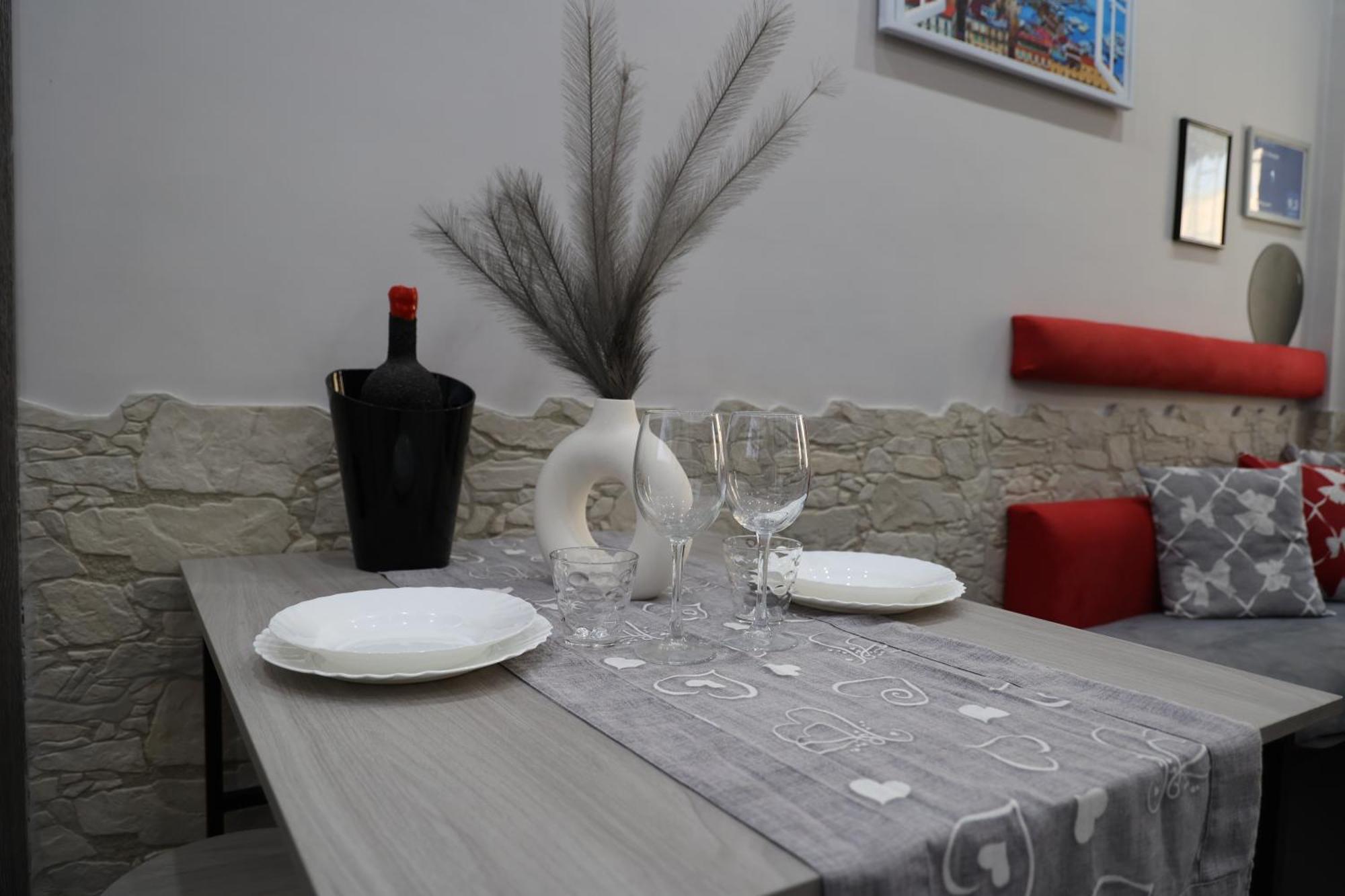Milly'S House Apartment Наполи Екстериор снимка
