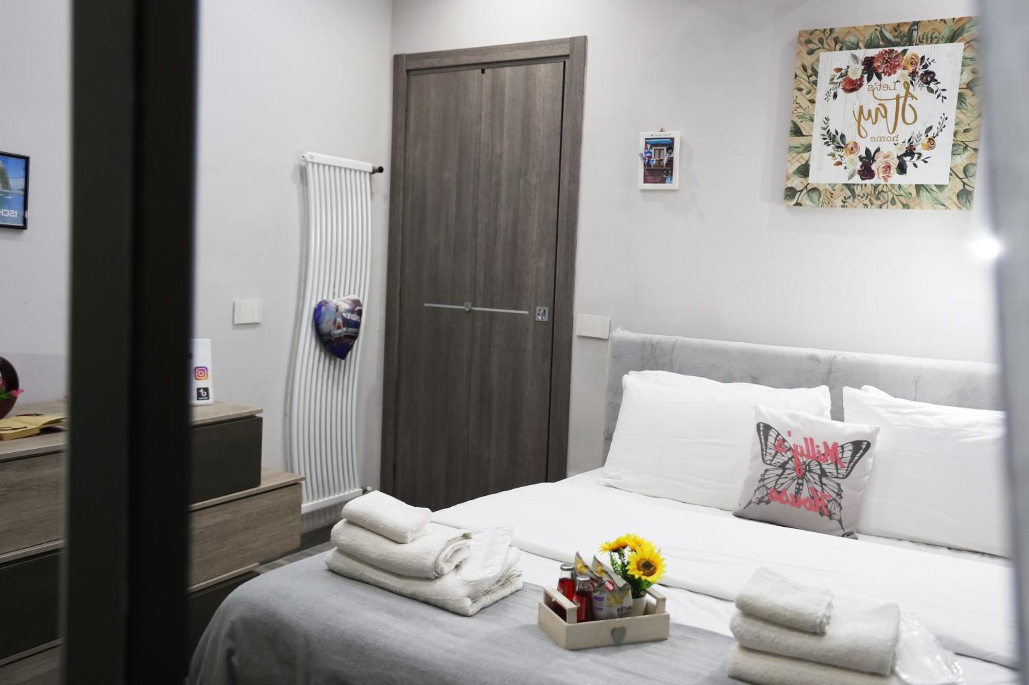 Milly'S House Apartment Наполи Екстериор снимка