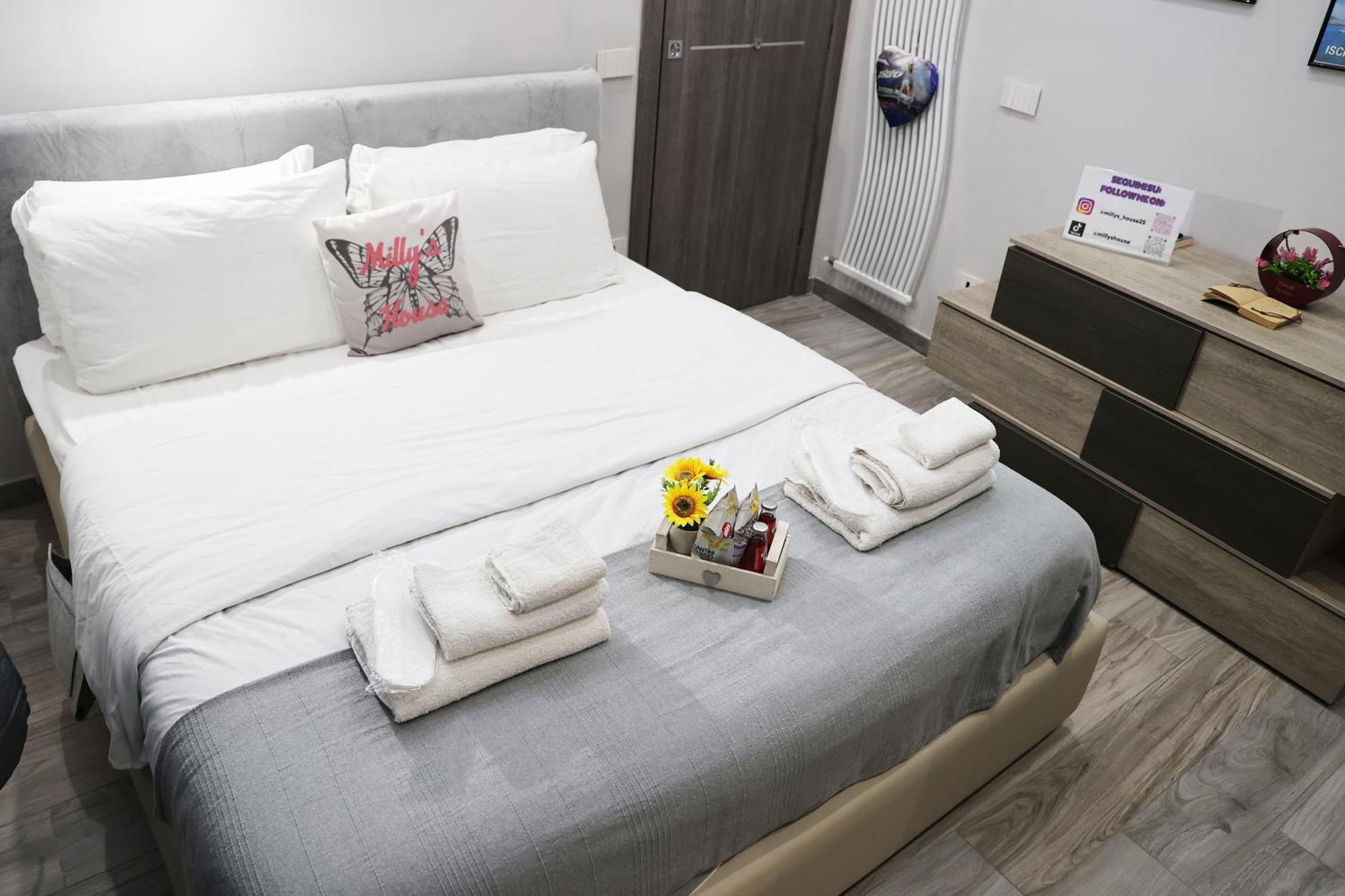 Milly'S House Apartment Наполи Екстериор снимка